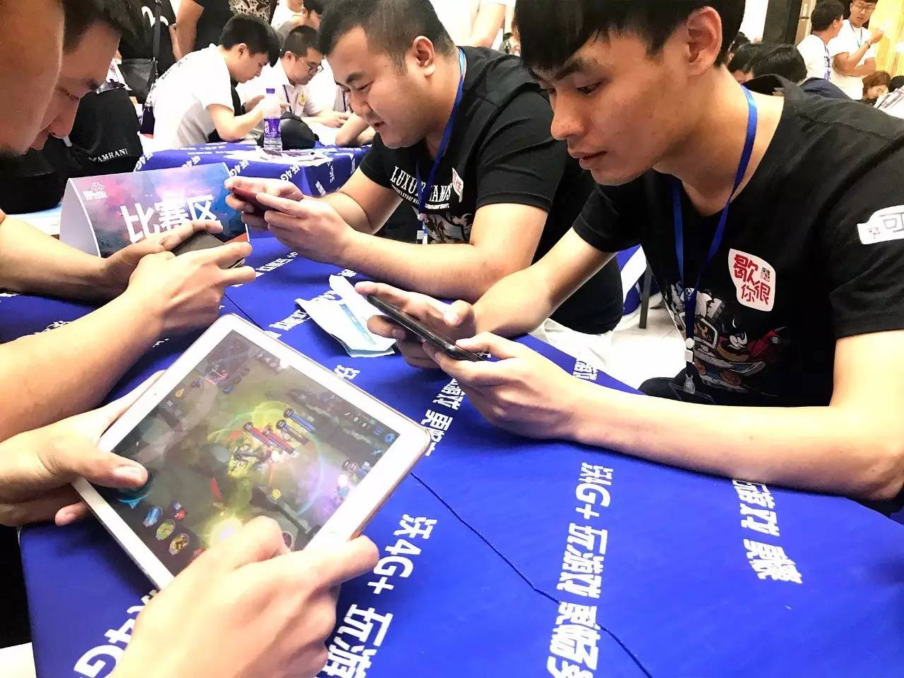 上课时间！Zeus Quesanti 教授 Siwoo Gnar。双C在团战中展现他们的实力。 Hanwha Life Esports 赢得了第一场比赛