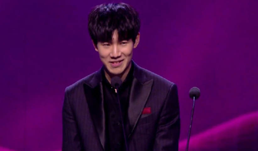 PGL Astana 2025 第二天：精彩比赛、击杀、评论、表情包和网红反应