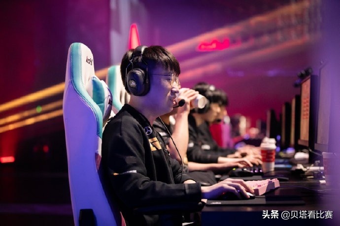 LNG Esports 阵容由 Hanyi 揭晓： ZIKA , Tian , Scout , Peyz , Hang 在午夜签约